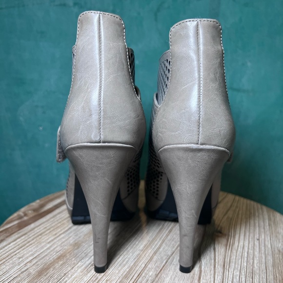 Simply Vera Wang Heeled Booties - Picture 3 of 7